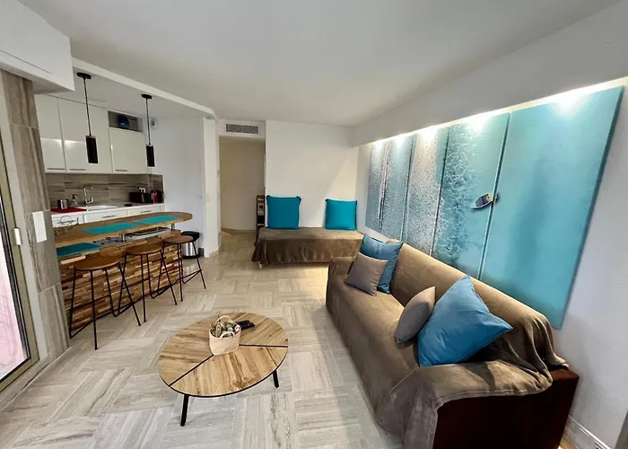 Hotel Moderne - Port De - Proche Mandelieu
